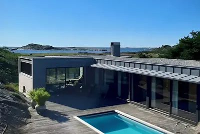 Image de Exclusive cabin on the edge of Hvasser – pool, coastal rocks and total privacy
