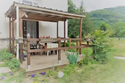 Image de Gîte « À l’ombre du Tilleul » : vue montagne, terrasse privée et Wi-Fi