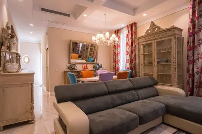 Image de Villa with Private Garden & Parking - A Relaxing Thermal Spa Getaway