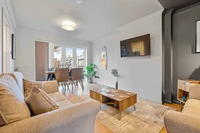 Image de Cosy 3 Bed with Parking