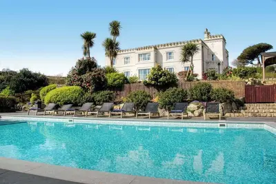 Image de Breath-taking Manor with Pool, Tennis Court & Sea Views