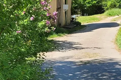 Image de Petite maison style provençal  en pleine nature
