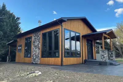 Image de Freshly remodeled 5-bedroom luxurious escape in Paradise Valley/Livingston, Mt