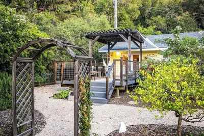 Image de Cloverdale Dog-Friendly Creekside Retreat with Firepit