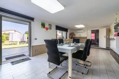 Image de MomoLea Holiday Home – Appartement spacieux au centre de Sarroch, idéal familles et groupes