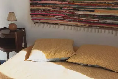 Image de Se ressourcer dans une vraie ferme en Ariège, au milieu de prairies et de bois
