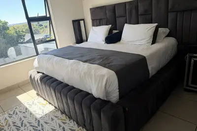 Image de 2 bedroom 2 bathroom neat apartment in the heart of Rivonia.