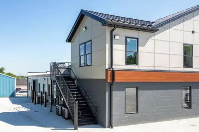 Image de Perfect new construction apartment centrally located in Troy.