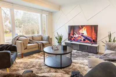 Image de Modern Cozy Elegance Close to Hospitals