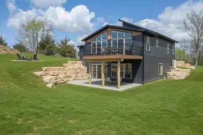 Image de The Eagle's Green on 17: Brand New construction!