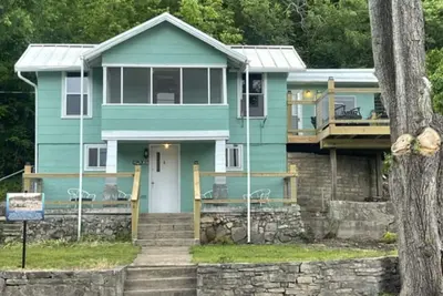 Image de Historic Bagnell Jailhouse Cabin • Osage River/Lake Ozark • \nNear Bagnell Dam