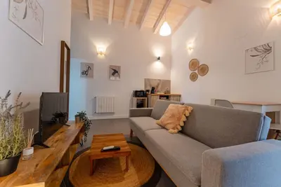 Image de Sandoñana Palace | by Urban Hosting suite 10