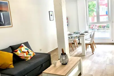 Image de Beautiful home within walking distance of the beach and downtown