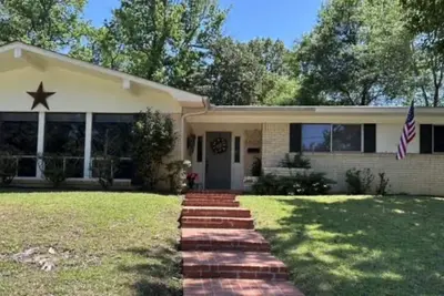 Image de Sparrow House-3 Br Home In Green Acres Location of Tyler