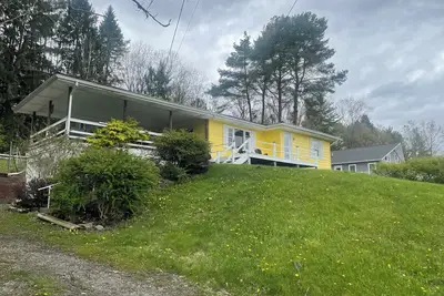 Image de Spacious 4-bed/2-bath cottage on enchanting Keuka Lake with private beach!