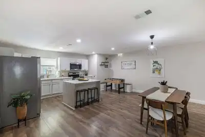 Image de Entire 5br Home in Arlington | Hot Tub | Sleeps 12