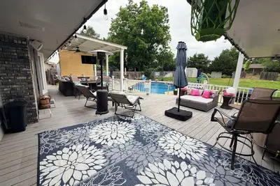 Image de Spacious 4-bedroom house with Private Heated Pool, Outdoor Firepit and Tv Oasis