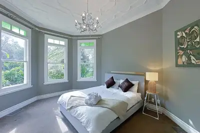 Greenhithe Villa - 3Bd2B - Private Pool & backyard- Family Friendly