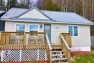 Image de Cozy Cottage in Town! Near Pictured Rocks!