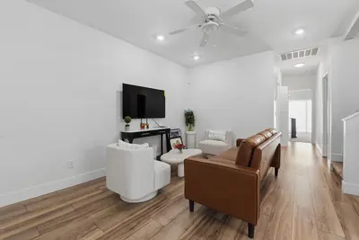 Image de 3br Home w/ Private Baths Near Uc Davis Med Center