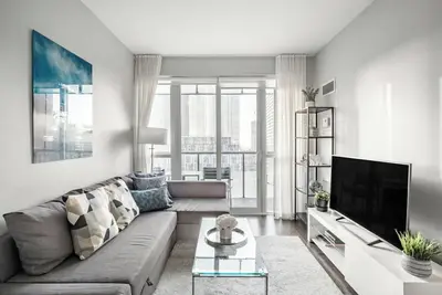 Image de Executive 3br Skyline View Condo w/ Sauna, Parking