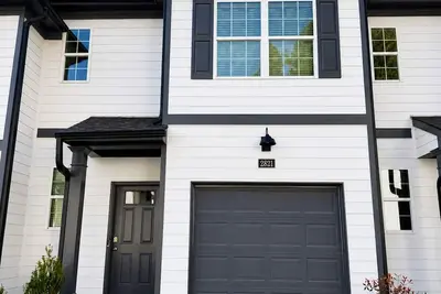 Image de 3br Midway to Mercedes Benz Stadium & Truist Park w/ Garage + 2. 5ba
