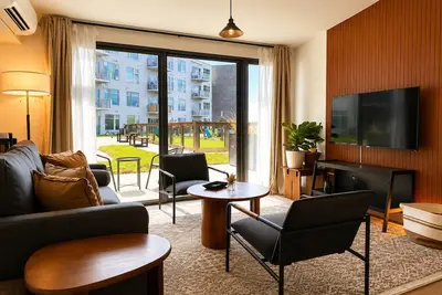 Image de Bay View Designer 1br · Best Location with Balcony, Gym, and Terrace · Sleeps 4