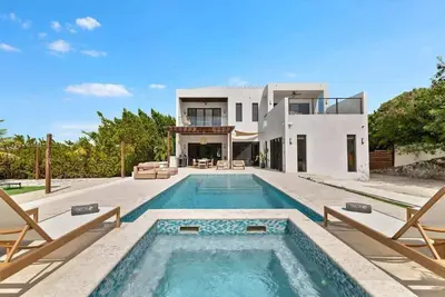 Image de Sea Star Villa - 5 mins to Long Bay Beach