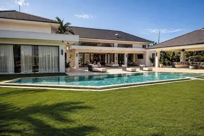 Image de Luxury Private Villa. Resort-Style Living & Five-Star Experience