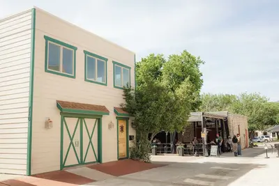 Image de Boutique Style Bungalow - Two-Story Open Loft + Event-Ready Space