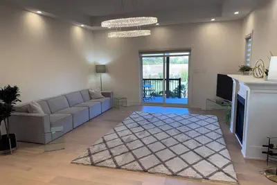 Image de Maison de retraite confortable au bord du lac pour les familles et les amis