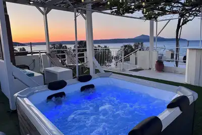 Kyma Haven Beachfront with Rooftop Jacuzzi