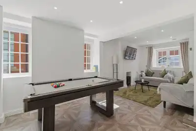 Image de Sleeps 7, 5 beds + sofa bed, parking, pool table, Full kitchen, Games, King beds