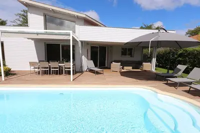 Maison moderne, piscine privée - 6 pers.