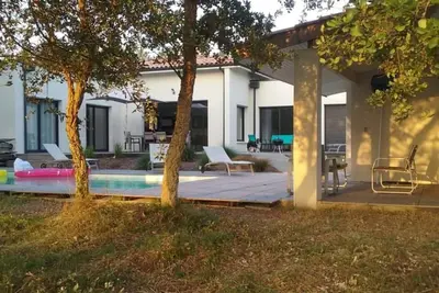Image de Villa avec clim et piscine - 10 pers.