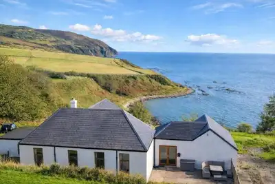 Image de Offering a serene Highland hideaway, perfect for rest, recharge, and escape.
