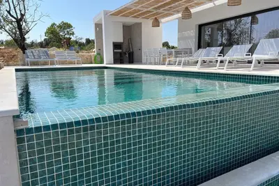 Image de 4-bedroom villa with private pool in Armação de Pêra