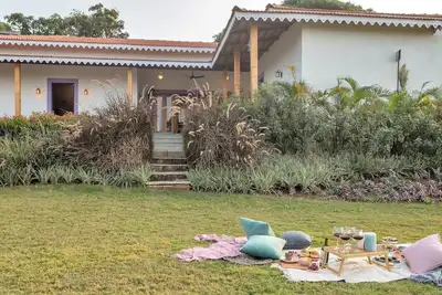 Image de Luxurious Lavender Villa 7bhk with Car