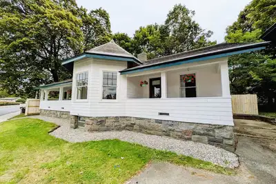 Image de Grand Downtown Home. Central Location. Ev Charger.