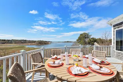 Waterfront Escape, Game Room, Dog Friendly!