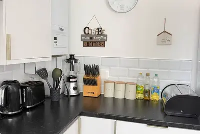 Image de modern 2 bed flat with free parking near tube