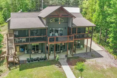 Image de Sip & Stay - Lakefront Retreat with Private Dock & Water Toys