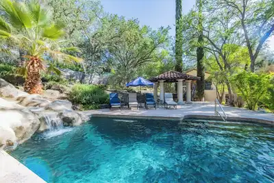 Image de Wine Country Resort - Sleeps 19 - 7BRs, 7 Private BAs, Pool, Hot Tub