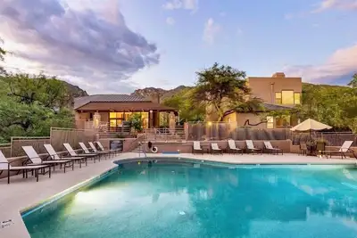 Image de Beautiful mountain view, 2x pools, 2x hot tubs, phys fitness, Ventana Canyon trl