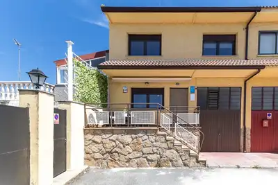 Image de Chalet Pinara avec cheminée et vue dans la Sierra de Gredos