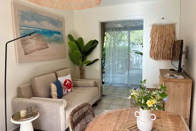 Image de Charme provençal, maison cosy à deux pas de la mer
