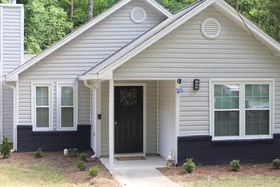 Image de Adorable 3-bedroom house with Ac in Atlanta Less than 20 mins from the Stadium!