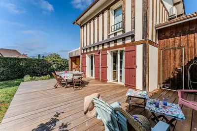 Image de Maison de vacances « Les Mimosas » avec terrasse privée, Wi-Fi et climatisation
