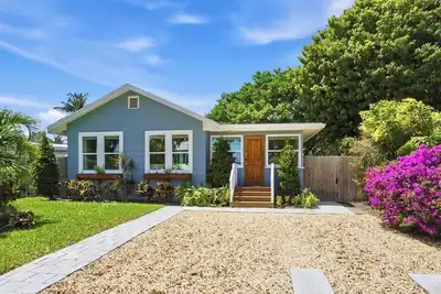 Image de Coastal 2-bedroom cottage in Delray Beach with large private back yard