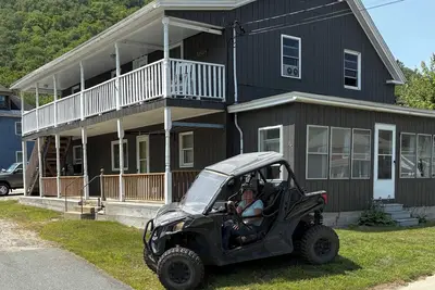 Image de Ride, Sleep, Repeat! Cozy, 2 bedroom apartment near Jerico Mountain trails!
